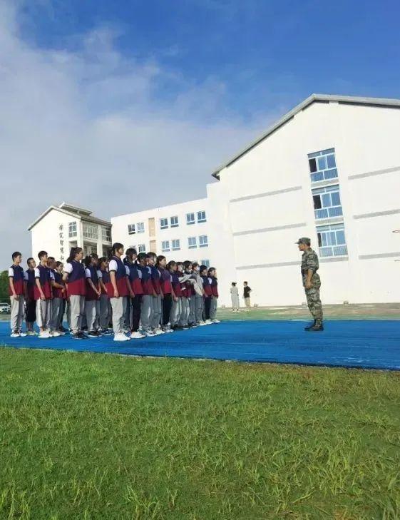 莲花学校开学，莲花小学开学派祝福前”兔“似锦