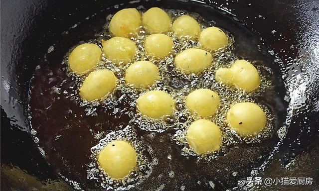 奶香鸡蛋饼这样制作超级好吃，奶香松软可口的牛奶鸡蛋饼