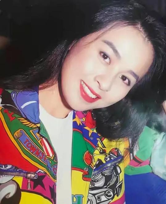 梁朝伟和刘嘉玲，梁朝伟刘嘉玲年轻时合照（酒到浓时香自溢。你为什么嫁我）