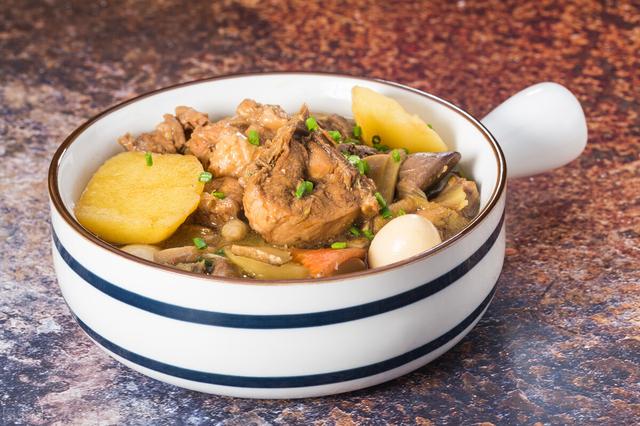 鸡肉焖土豆详细做法，鸡肉试试这做法