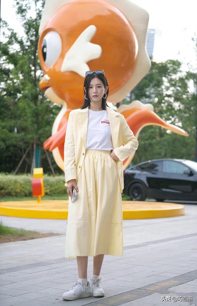 西装阔腿裤搭西装上衣，别再用西装搭西裤了