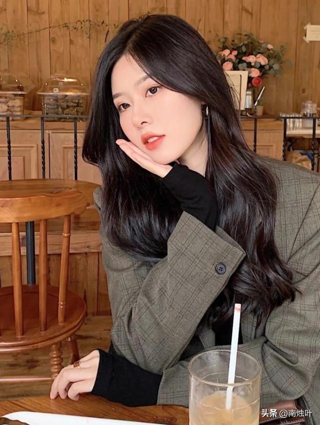 栗棕色染发效果图，女生染发发色推荐奶茶栗棕