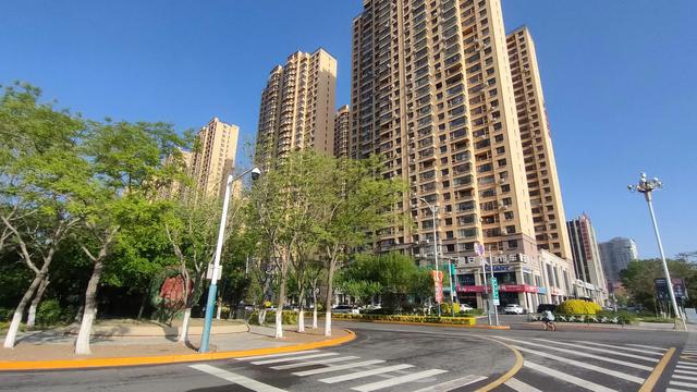 盘锦向海大道与商贸北街交叉路口，盘锦市向海大道