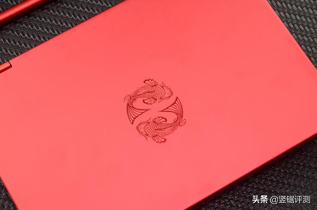 最近值得入手的13寸笔记本，感受全球最薄的OLED笔记本的质感