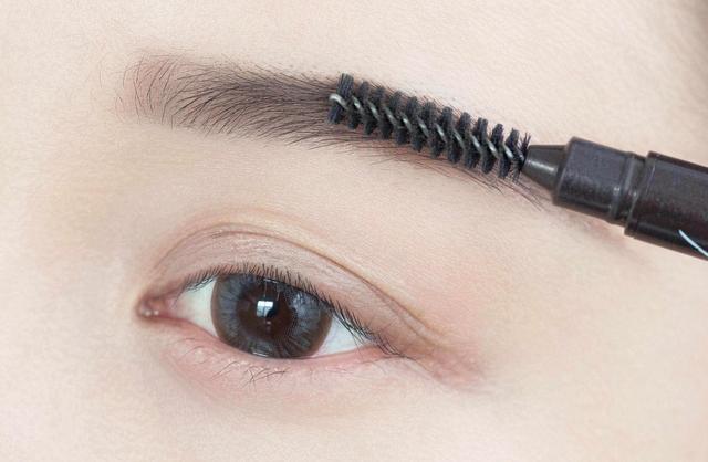 正确使用眉笔的方法你学会了吗，教你怎么用眉笔快速又好看