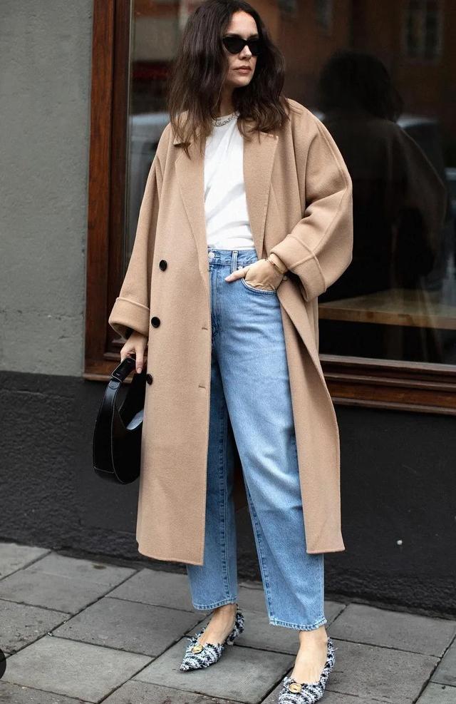 驼色大衣搭配图片，让你从20岁优雅到60岁的驼色大衣（驼色大衣怎么穿搭有气场）