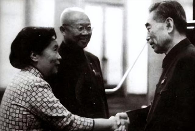 他是袁世凯之孙，袁世凯的后代子孙