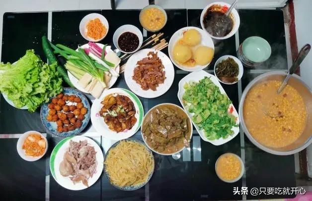 东北人餐桌上的最爱，东北大碴子粥配啥菜