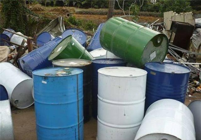 毒铁锅为何屡禁不止，炒菜用的铁锅用哪个比较安全呢