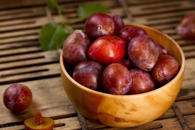 有利于排便的食物，促进排便的食物都有哪些（这八种食物一定不要错过）