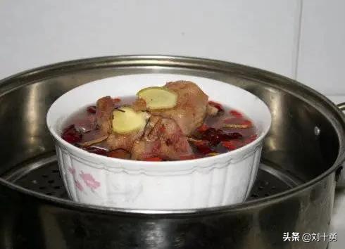 鸽子怎么做好吃，鸽子应该怎么做才好吃（炖鸽子汤需要焯水吗）