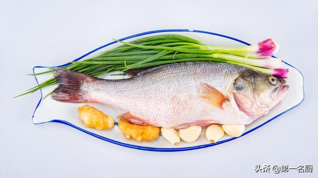 炖鱼放花椒大料吗，炖鱼最好放哪些调料