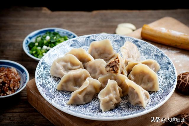 怎样调羊肉饺子馅最好吃，羊肉饺子馅怎么调好吃又不腻