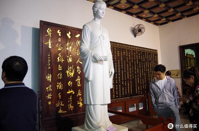 厦门大明湖春节有什么好玩的地方，厦门大明湖畔：水仙绽放贺春来