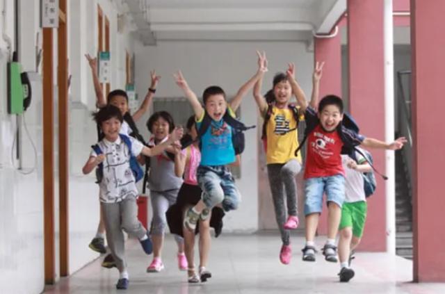 小学什么时候放暑假，今年中小学生几月份放暑假（成都中小学开学和放暑假时间明确）