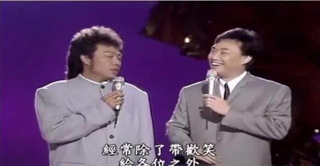 现在小哥费玉清过得怎么样，64岁的费玉清退出神坛