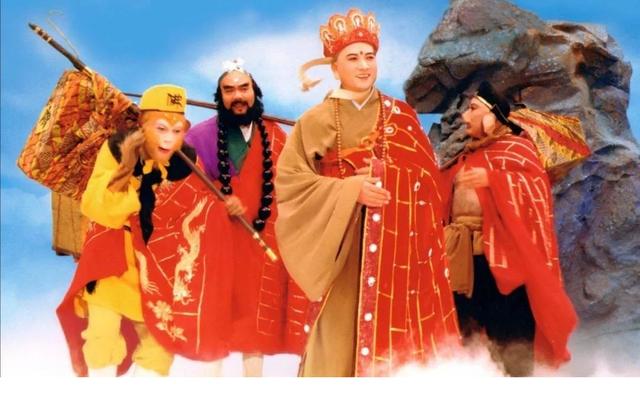 猪八戒取经路上使用的武器是什么，难怪猪八戒天天要分行李