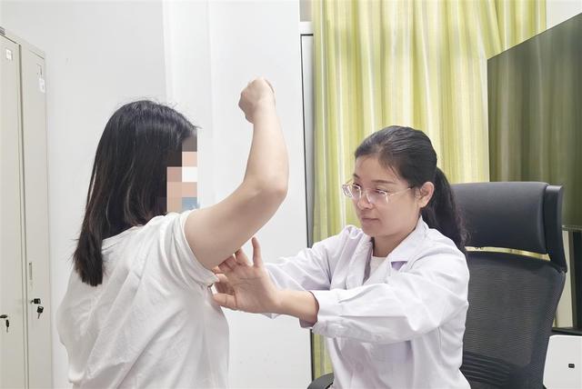 女孩腋臭微创手术(腋臭微创手术会有后遗症吗)