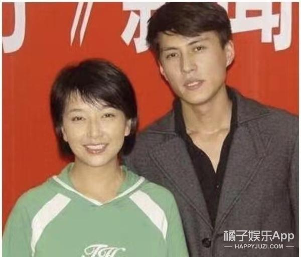 靳东有几任妻子，有人问靳东你有几个老婆（“妇女杀手”靳东的苦甜情史）