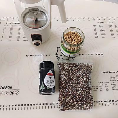 石磨花生豆浆怎么做好吃，大厨教我的藜麦黑芝麻豆浆的做法