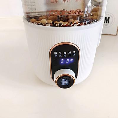 石磨花生豆浆怎么做好吃，大厨教我的藜麦黑芝麻豆浆的做法