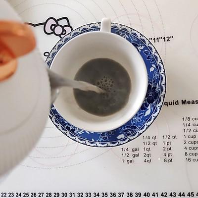 石磨花生豆浆怎么做好吃，大厨教我的藜麦黑芝麻豆浆的做法