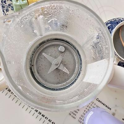 石磨花生豆浆怎么做好吃，大厨教我的藜麦黑芝麻豆浆的做法