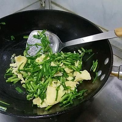 蒜苗炒鸡蛋怎么炒，蒜苗炒鸡蛋的简单做法（原来诀窍在这里）