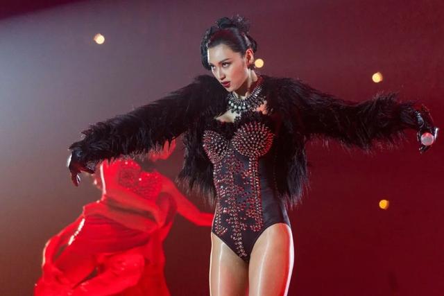 为什么十面埋伏是缅怀梅艳芳的，张艺谋为何在《十面埋伏》片尾致敬梅艳芳