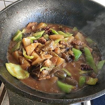 东北茄子炖土豆，茄子炖土豆家常做法东北