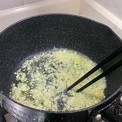 蒜蓉生蚝怎么做，生蚝在家怎么做蒜蓉生蚝