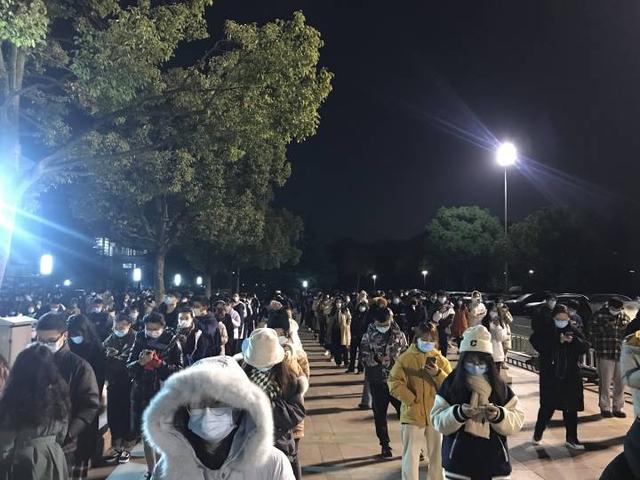 浙大的校庆主题，灯长明人长安浙大昨夜亮起