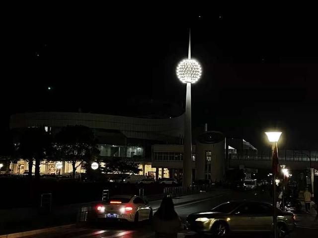 浙大的校庆主题，灯长明人长安浙大昨夜亮起