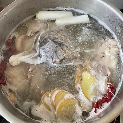 羊肉泡馍怎么做好吃（羊肉泡馍正宗做法与配料）