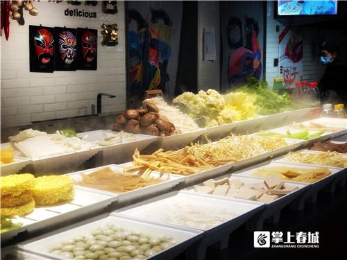 昆明最有名小吃一条街，从街头转向商场（老昆明网红小吃街在哪）