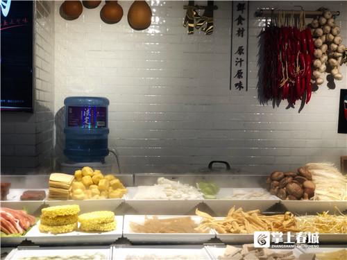 昆明最有名小吃一条街，从街头转向商场（老昆明网红小吃街在哪）