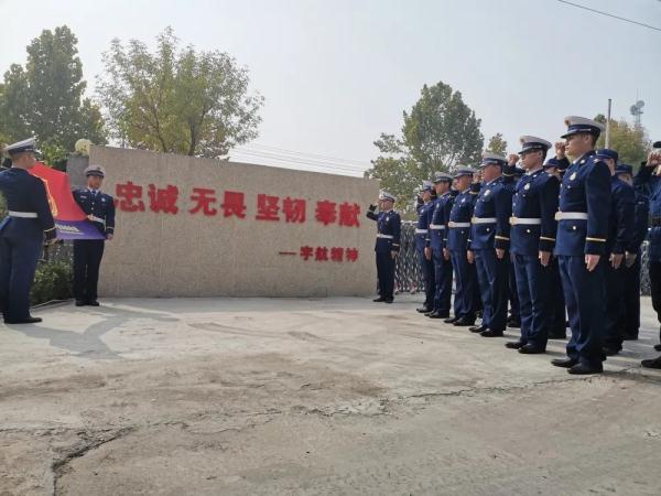 90后消防员称跟战友是生死相依，消防员杜宝珠代烈士膝前尽孝6年多