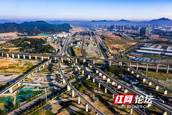 最新怀化高铁规划，湖南这座城市花大代价建高铁新城