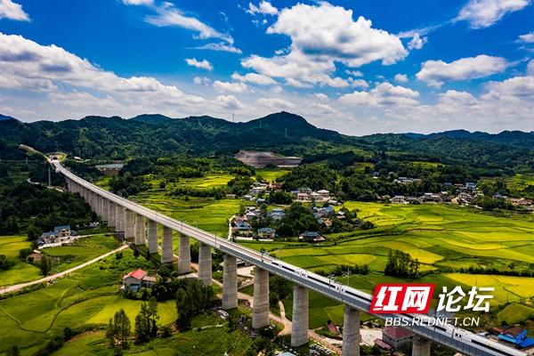 最新怀化高铁规划，湖南这座城市花大代价建高铁新城