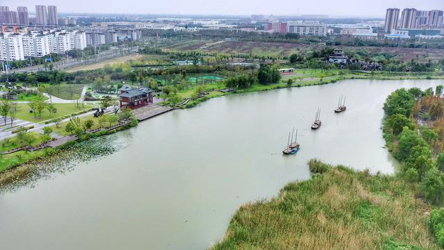 新潮运河之堤，运河岸堤