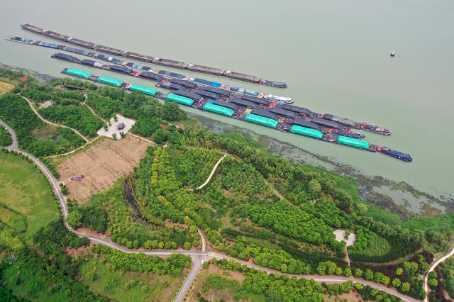 新潮运河之堤，运河岸堤