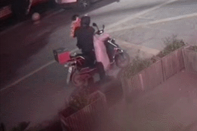 浙江3个“路人”夜里一路“跟随”在2岁小女孩背后咋回事?