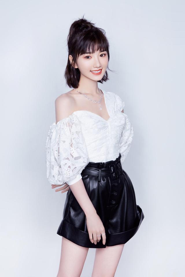 毛晓彤颜值巅峰，是真的美到发光了吗
