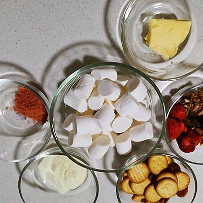 草莓雪花酥的做法，做了十年的草莓雪花酥