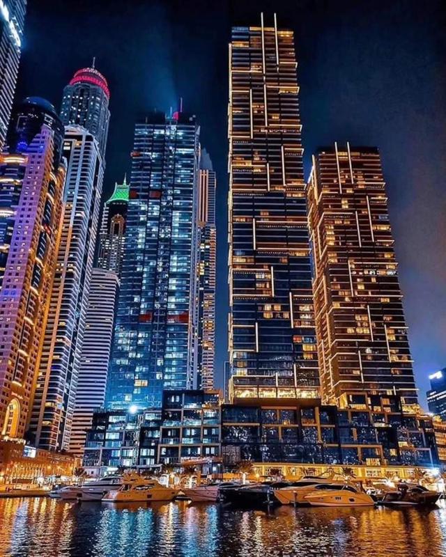 上海外滩夜景图片，外滩夜景美丽迷人让人流连忘返（上海市外滩夜景）