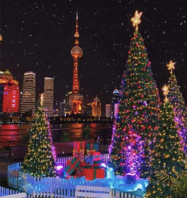 上海外滩夜景图片，外滩夜景美丽迷人让人流连忘返（上海市外滩夜景）