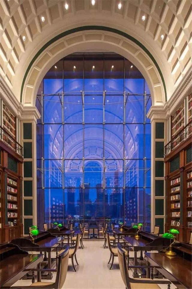 上海外滩夜景图片，外滩夜景美丽迷人让人流连忘返（上海市外滩夜景）