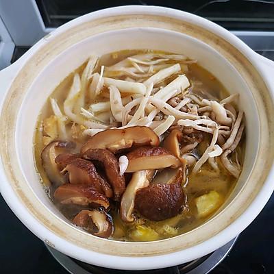 菌菇豆腐汤食谱，鲜到流口水的菌菇豆腐汤