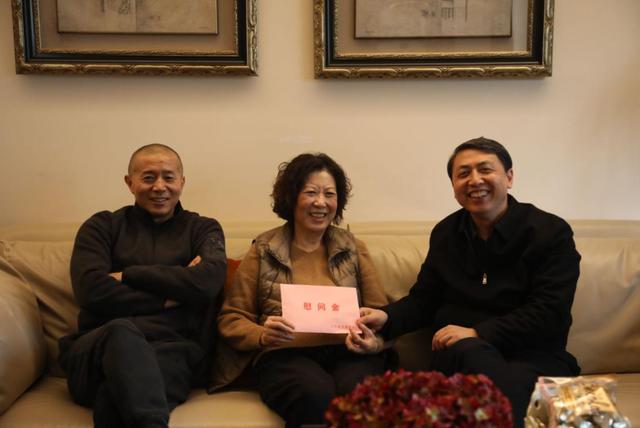 毕飞宇代表江苏文学界探访，毕飞宇解读经典课文引热议