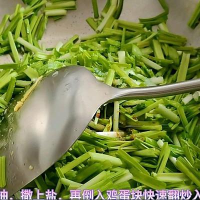 鸡蛋炒蒜黄的做法，大厨不会告诉你的蒜黄炒鸡蛋小窍门（蒜黄炒鸡蛋最简单做法）